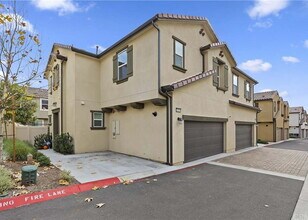 Building Photo - Located in the desirable Vista Bella community!   Don't miss the opportunity to make this your dr...