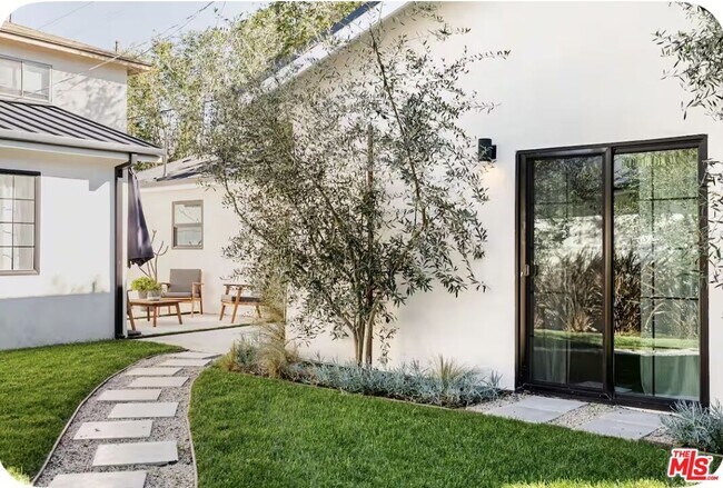 Building Photo - 12812 Greene Ave