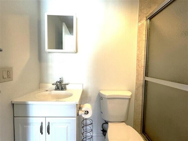 Building Photo - 526 Saxony Dr