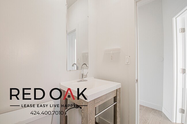 Building Photo - 932 Irolo St