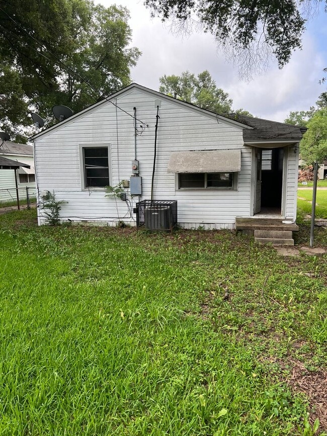 Building Photo - 2728 Hillcrest Ave