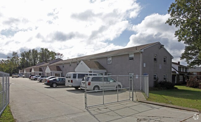Primary Photo - Dot's Place Apartments