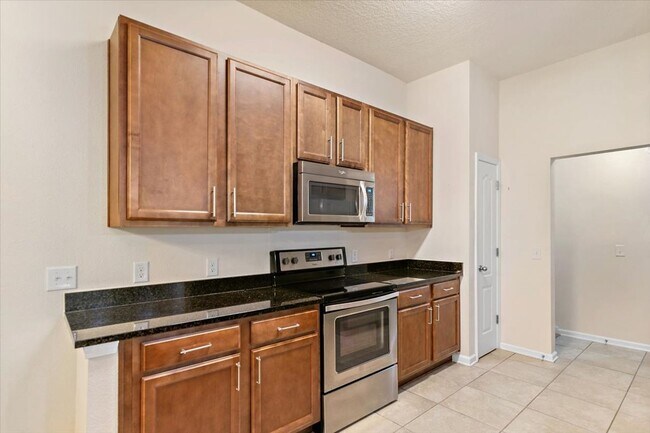 Building Photo - Spacious 2/2 Condo located in the highly s...