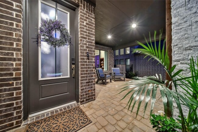 Building Photo - 1015 Oak Briar Ln