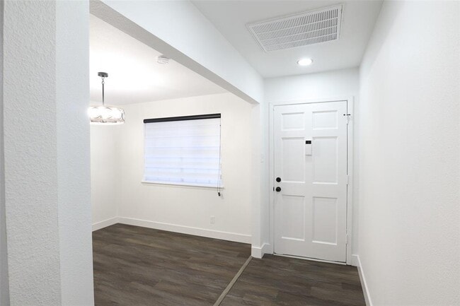 Building Photo - 7706 Garsee Dr