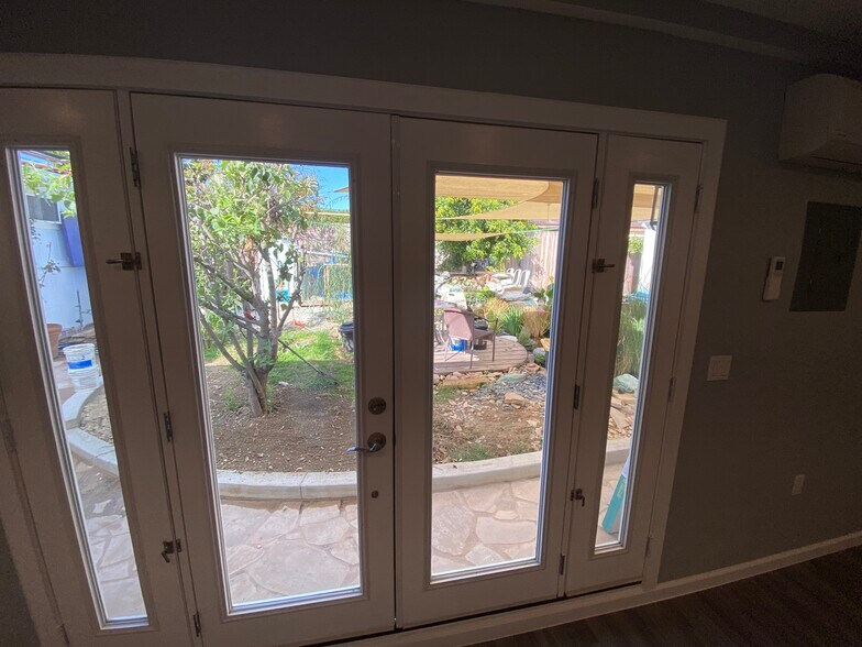 Yard - 433 S Fairview St