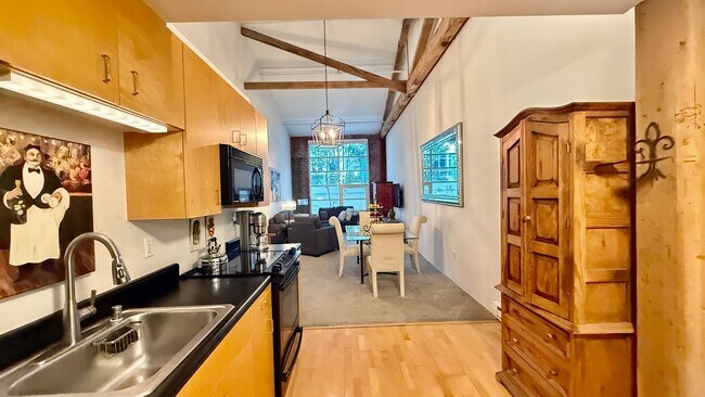 Building Photo - 12 Month Lease Term: Furnished 1BR Loft-style w/Den condo a block from The Embarcadero, Includes ...