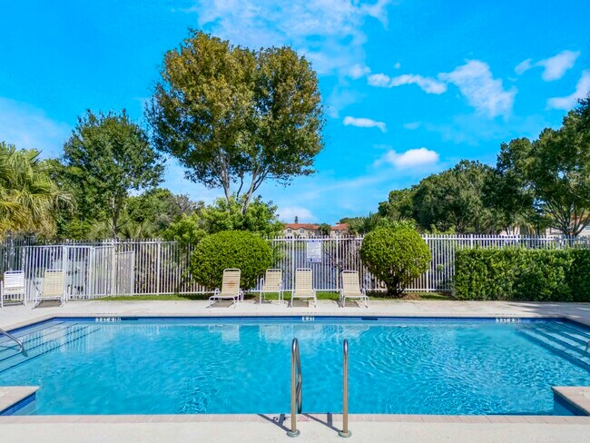 Building Photo - 970 Summit Lake Dr