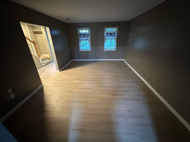 Building Photo - Now available!! – 672 W Front St, Unit C, ...