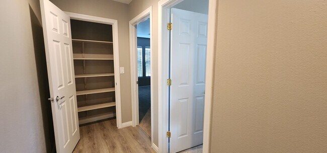 Building Photo - Lone Mountain Heights Luxury Living! 1st-m...