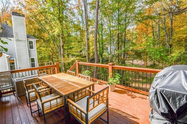 Building Photo - 1865 Oak Tree Hollow