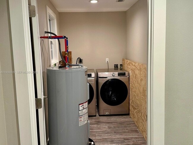 Building Photo - 399 SW Broderick Dr