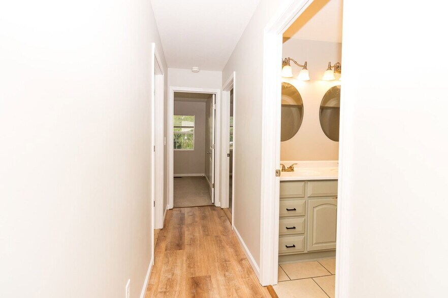 Building Photo - 9134 Westminister Cir Dr