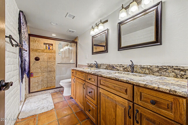 Building Photo - 6510 E Dixileta Dr