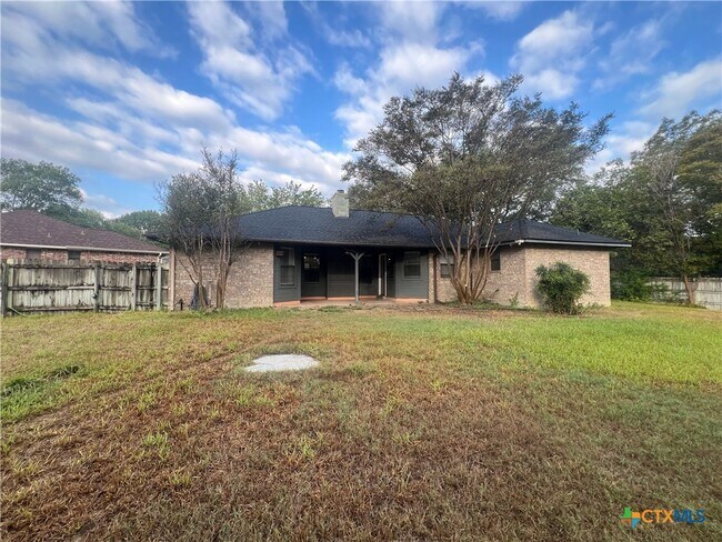 Building Photo - 1014 Camellia Ln