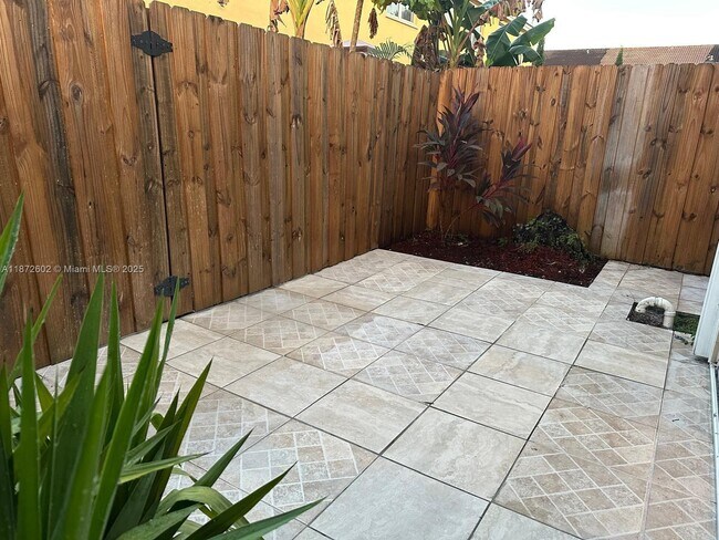 Building Photo - 955 NE 42nd Terrace