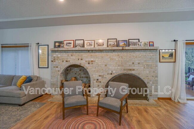 Building Photo - 745 S 21st Pl