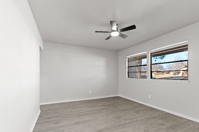 Building Photo - 1304 Pinewood Ct