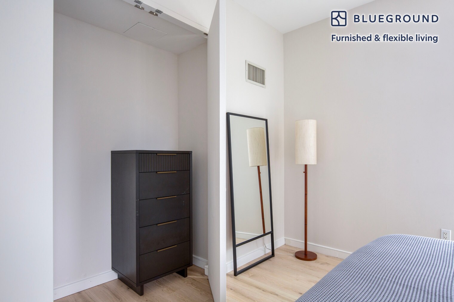 Building Photo - 70 W 45th St