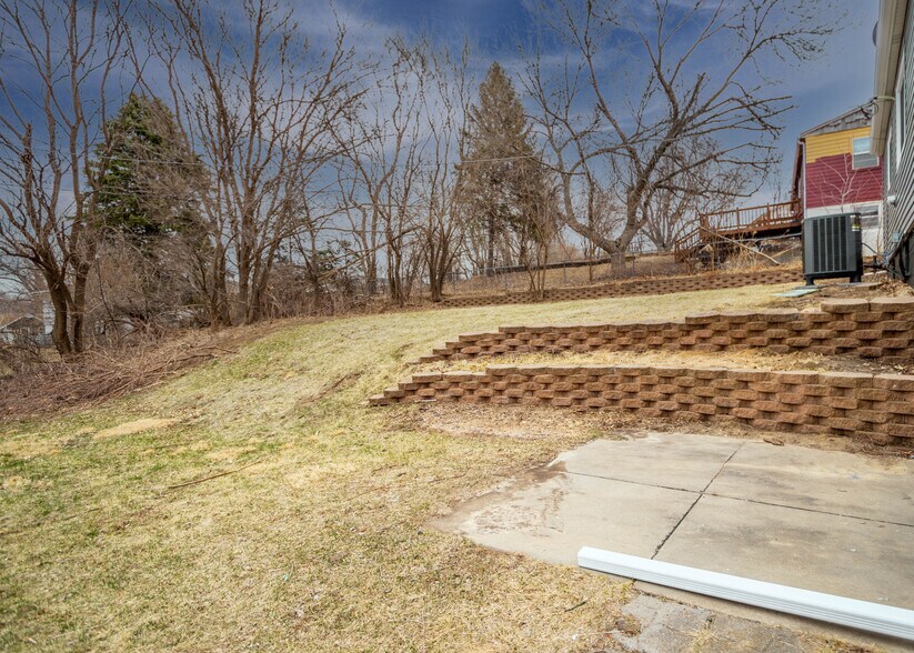 Building Photo - 1218 Sunset Dr