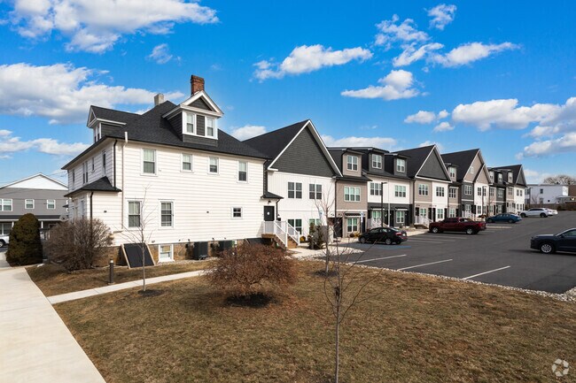 Building Photo - Saucon Pointe