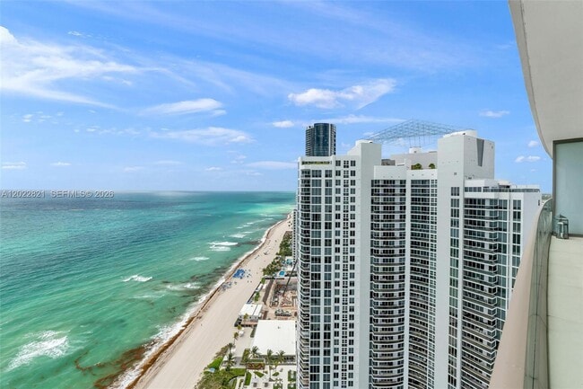 Building Photo - 18975 Collins Ave