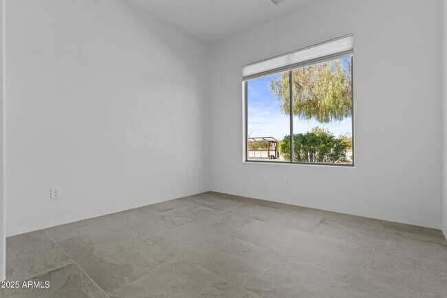 Building Photo - 2617 W Desert Hills Dr