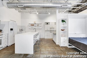 Building Photo - 1115 S Alamo St