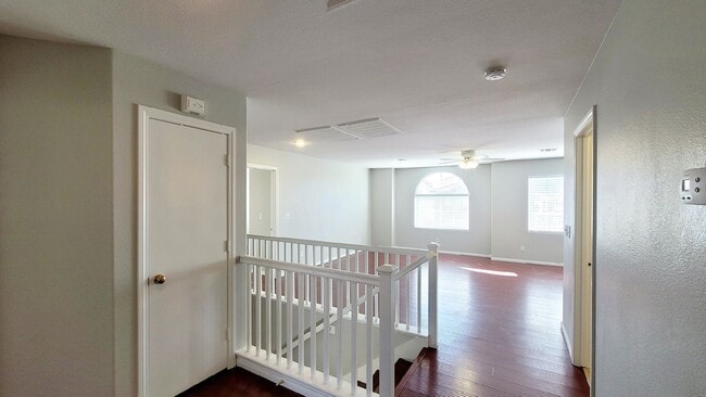 Building Photo - 10028 W Cherokee Ave