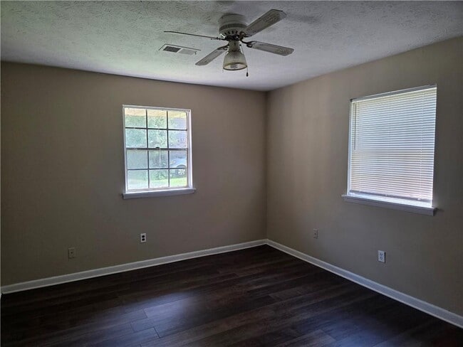 Building Photo - 897 6 Oaks Cir