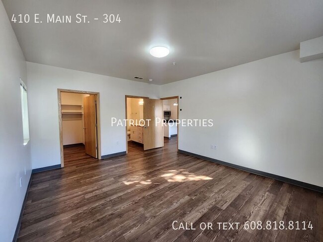 Building Photo - 1 bedroom/ 1.5 bath +den in Sun Prairie, WI