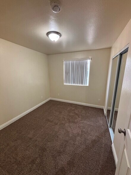 Building Photo - 157 W 89th St