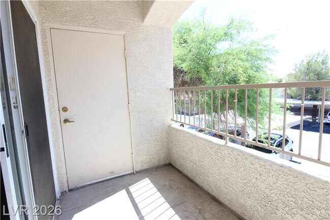 Building Photo - GATED 2 BED/2BATH CONDO IN NORTH LAS VEGAS