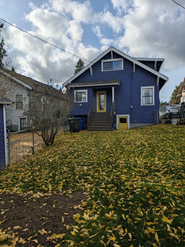 Building Photo - 3709 Hoyt Ave