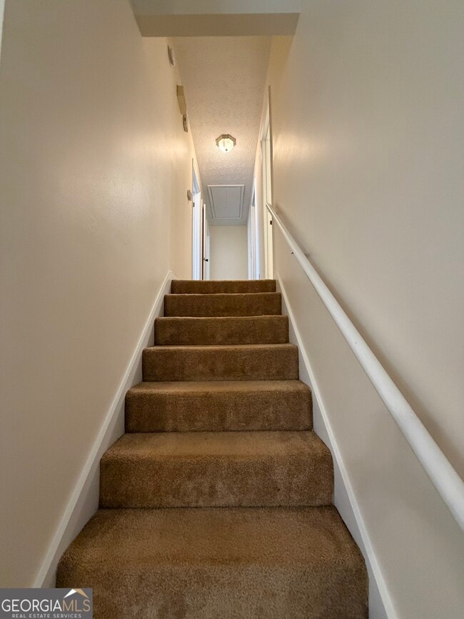Building Photo - 734 Marthas Dr
