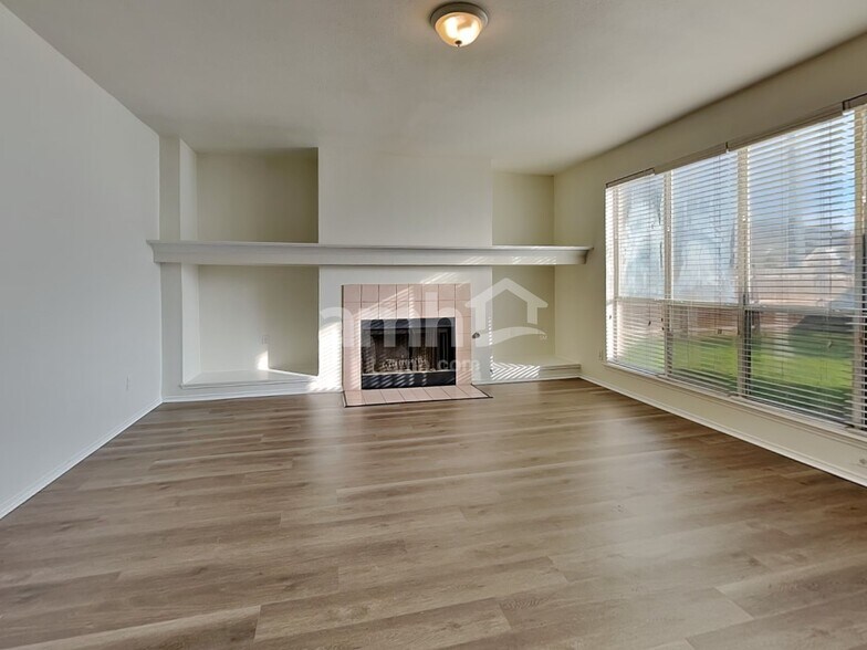 Building Photo - 4300 Brinker Ct