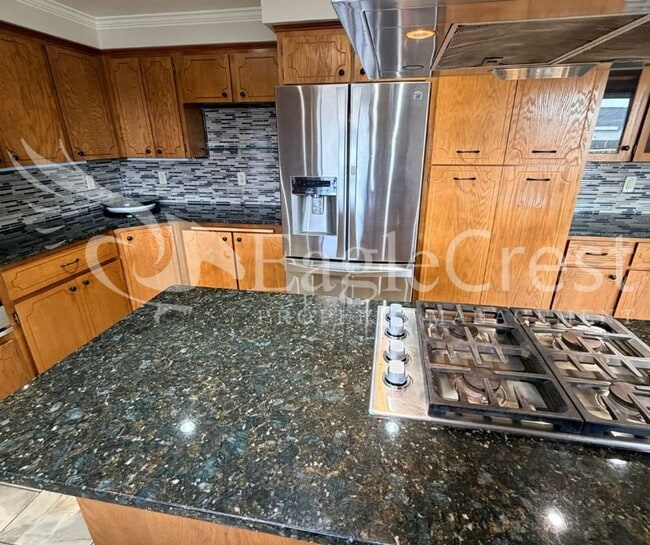 Building Photo - Thoughtfully Designed 3 Bedroom 2 bathroom Home with Open Kitchen and Private Deck