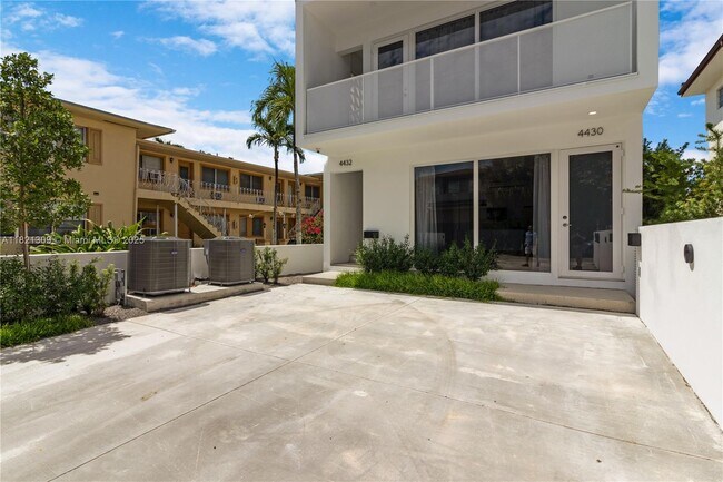 Building Photo - 4430 W Flagler St