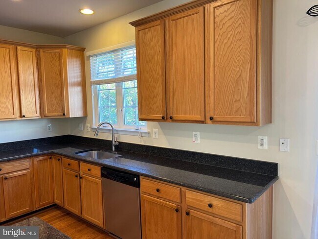 Building Photo - 8818 Royal Doulton Ln