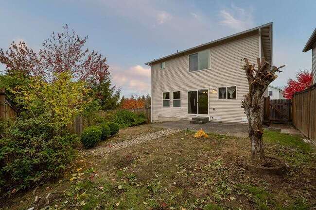 Building Photo - Spacious 3 Bedroom 2.5 Bathroom Rental Pro...