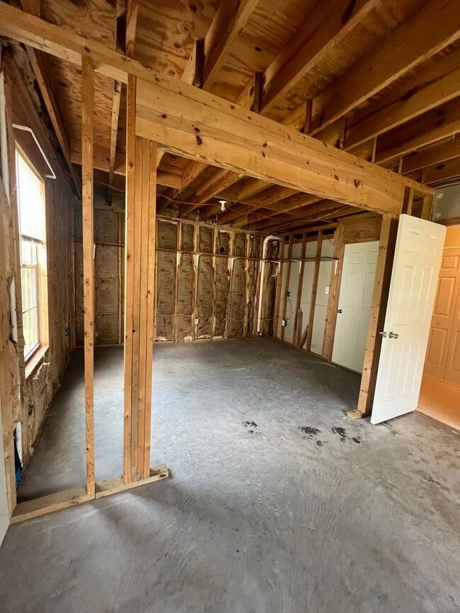 Building Photo - 111 Manx Dr