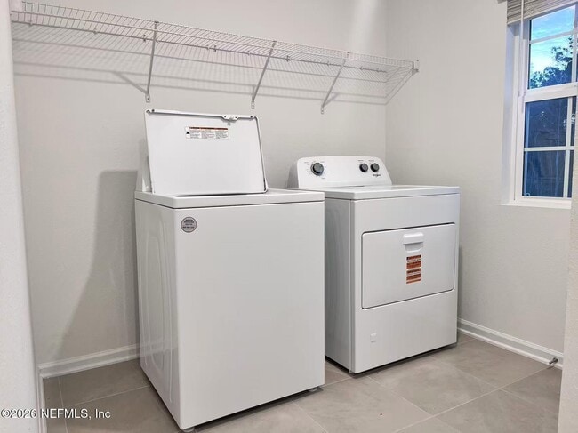 Building Photo - 14179 Epply Dr