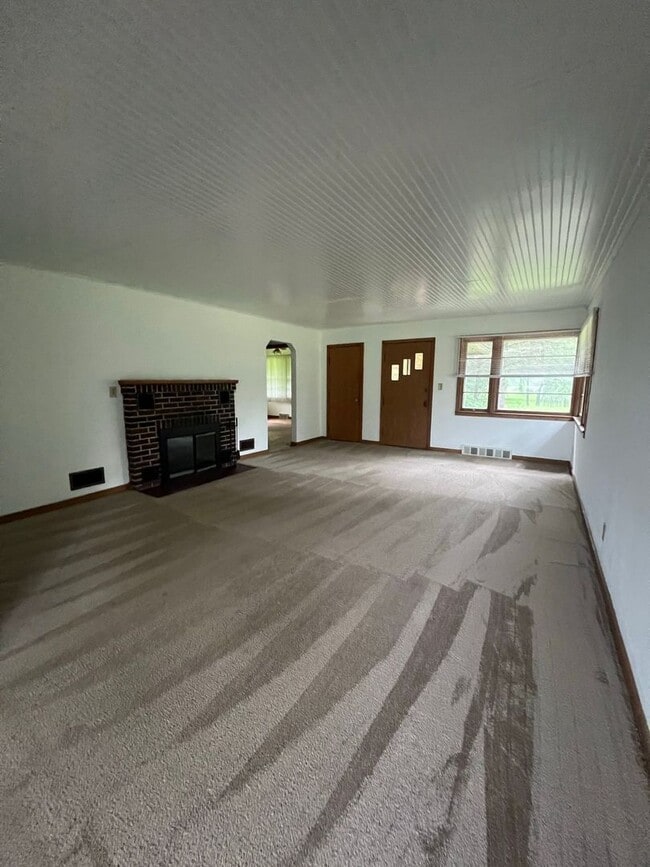 Building Photo - 2 Bedroom 1 Bath Single Family Home Available!