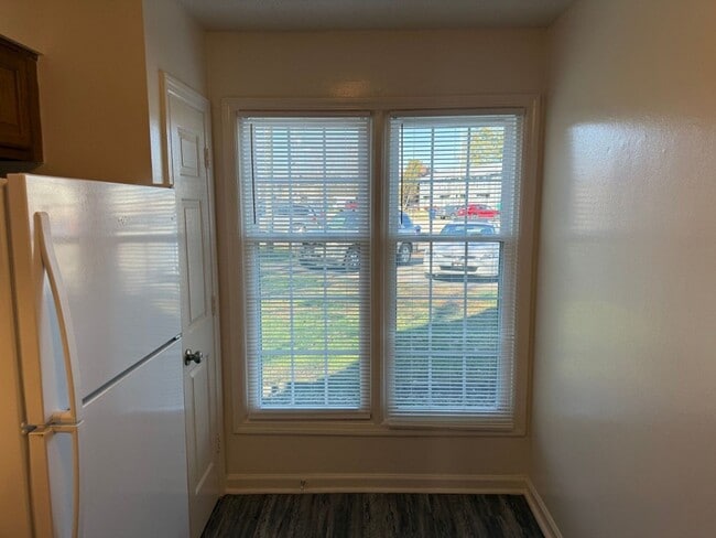 Building Photo - 9100 Parktop Ln NW