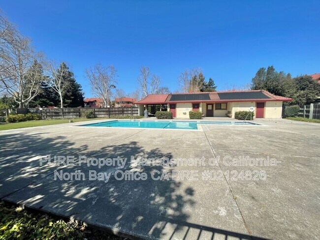 Building Photo - 210 Park Pl Dr