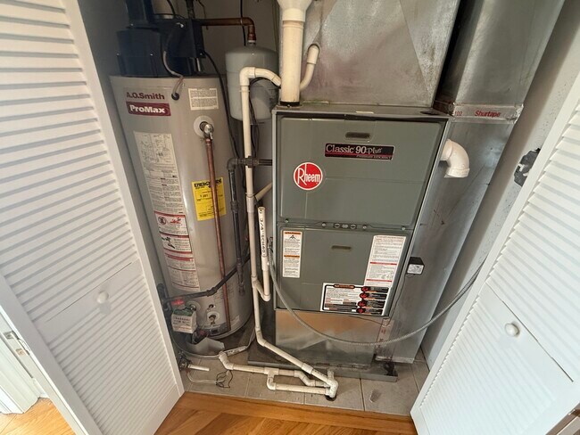 Building Photo - 7006 W Medill Ave