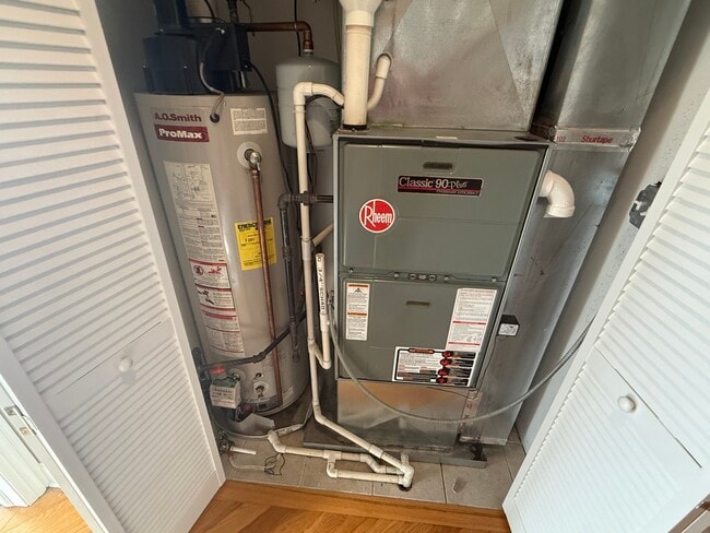 Building Photo - 7008 W Medill Ave