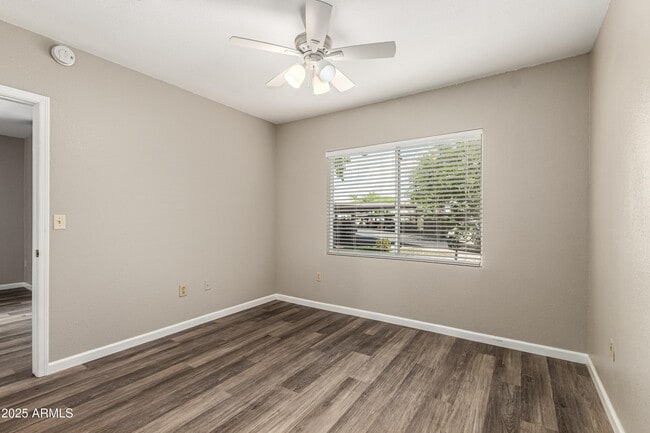 Building Photo - 1825 W Ray Rd