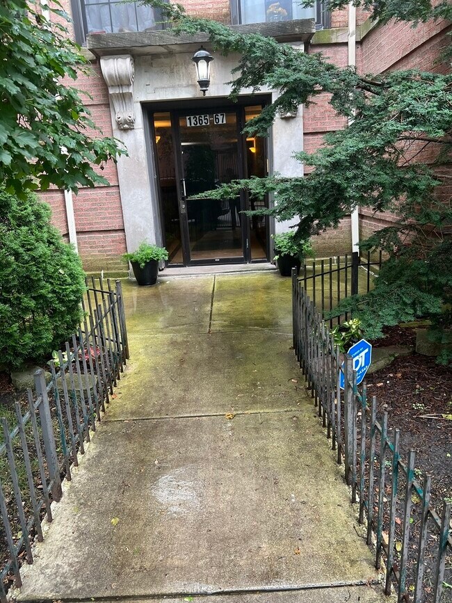 Primary Photo - 1367 E 64th St