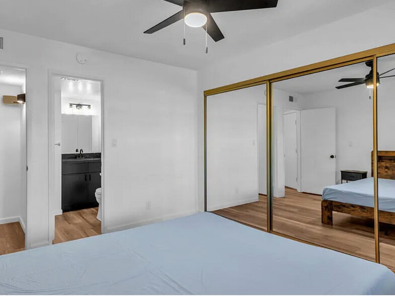 Main Bedroom - 5300 E Waverly Dr